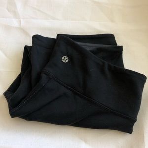 LULULEMON BLACK CROPPED LEGGINGS🦋